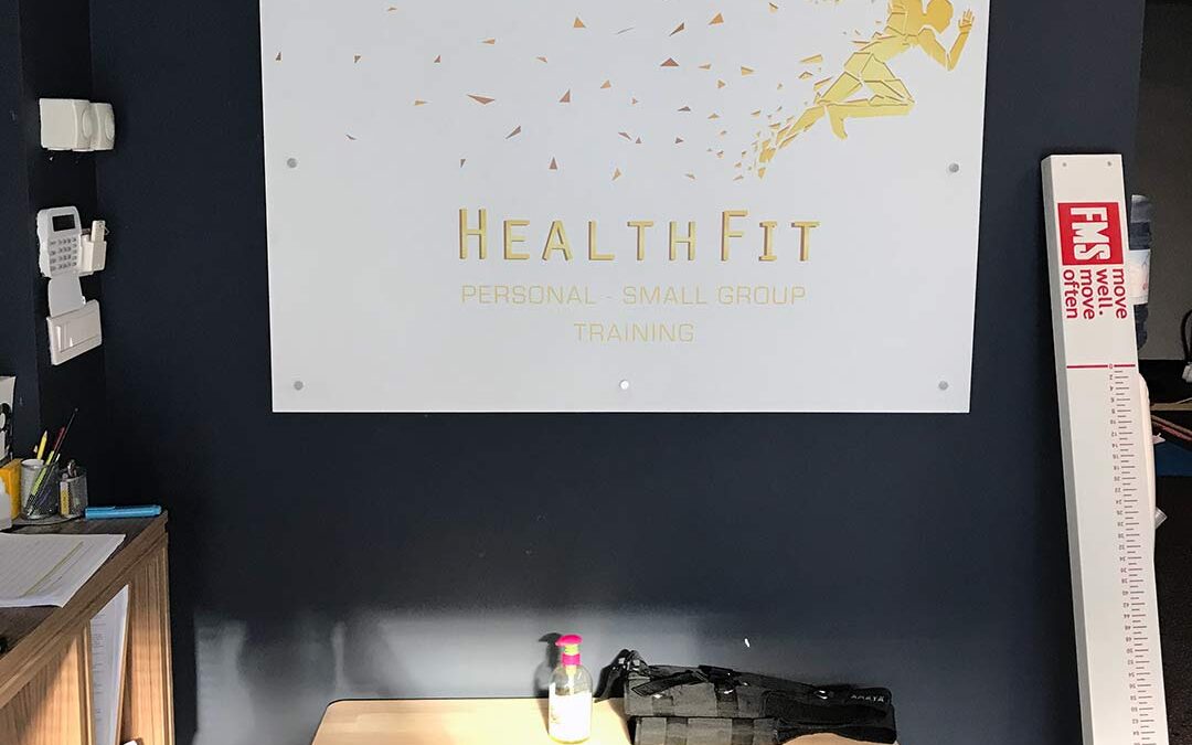 Γυμναστήριο Health Fit Plexi Επιγραφή