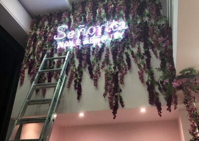 Seniorita Nail & Beauty Neon