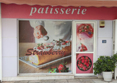 STRAWBERRY PATISSERIE Αυτοκόλλητο βιτρίνας oneway vission